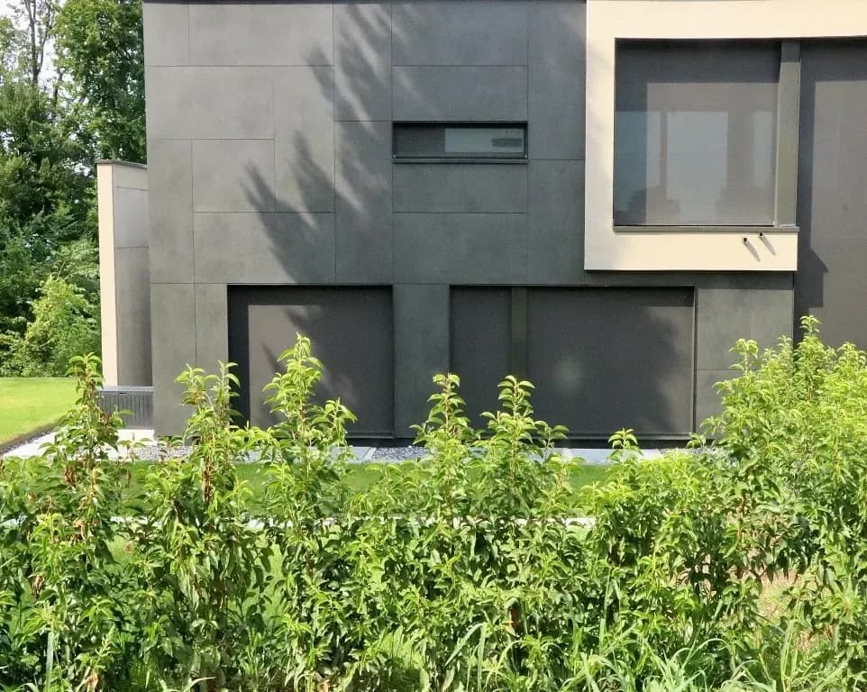 Gartengestaltung mit flächiger Bepflanzung und Gehölzen – Soni Gartenbau